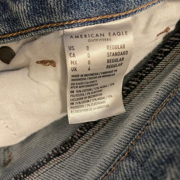 American Eagle High-Waisted Distressed Mom Jeans | 0 Regular, Button Fly, Light - Picture 7 of 8